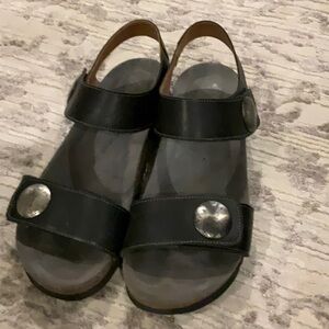 Taos sandals Sz 10/41
